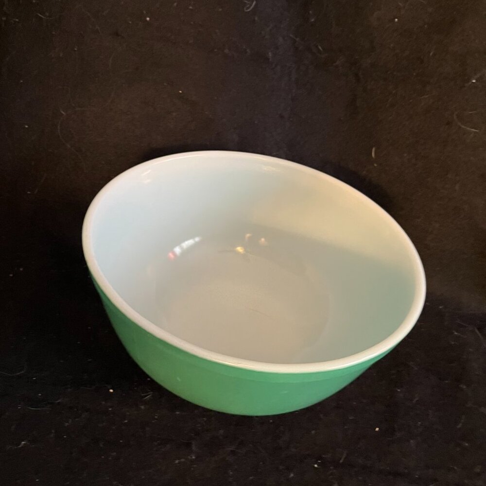 Vintage Pyrex ‘Primary Green’ Nesting Mixing Bowl 8 ¾” - Picture 8 of 9